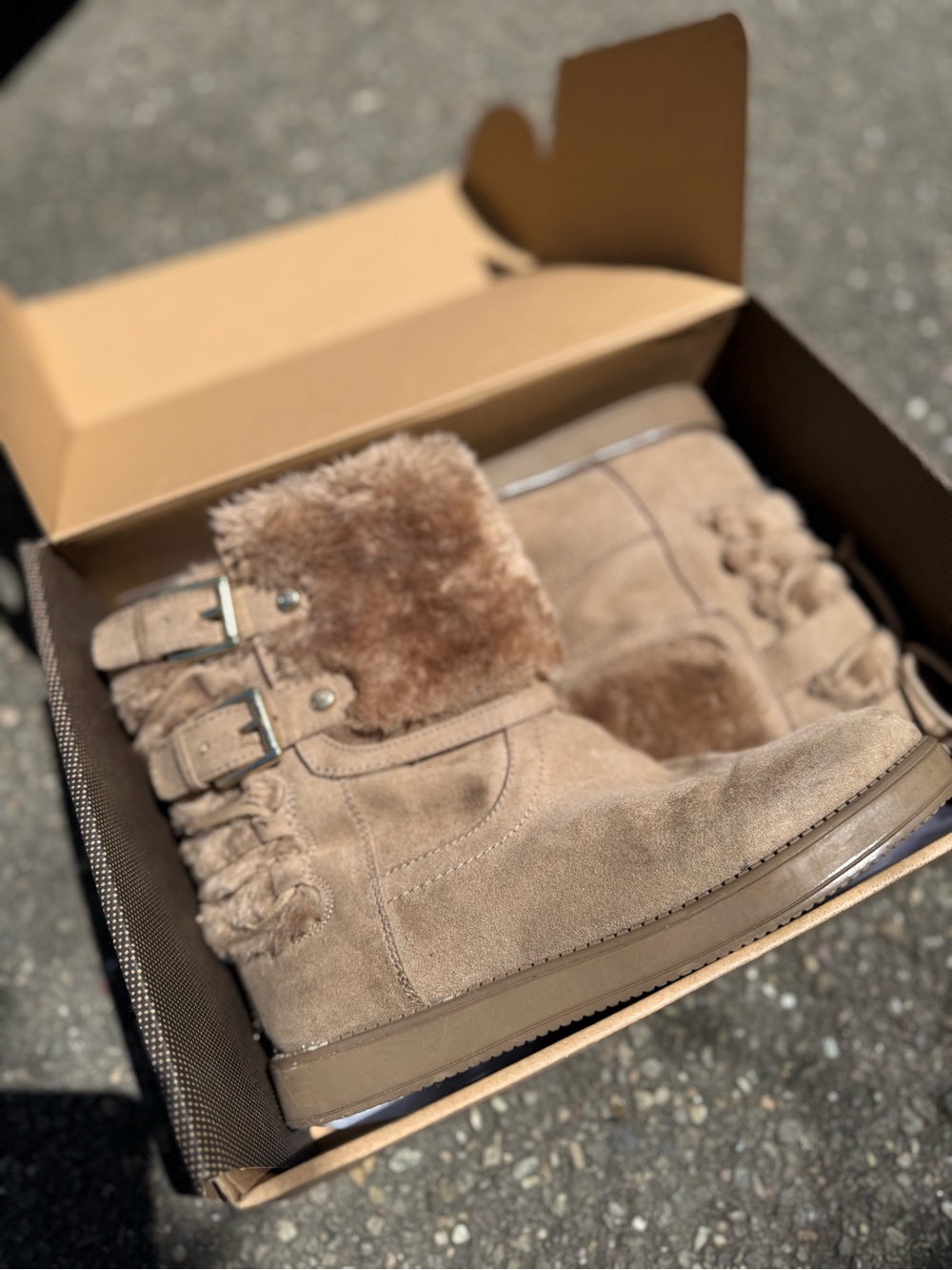 ❌SOLD❌ Guess Faux Fur Lined Tan Suede Winter Boots - Picture 2 of 11